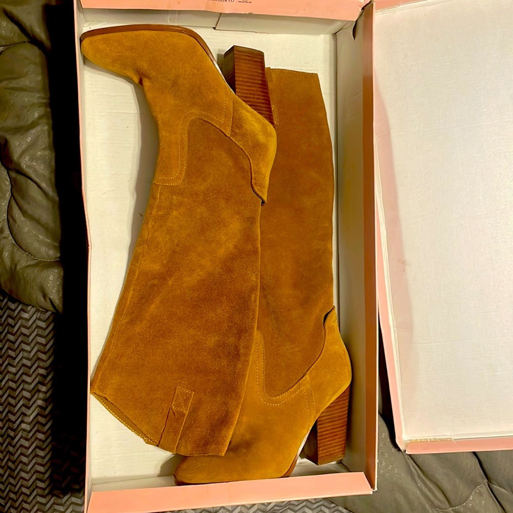 Size 6 Crown Vintage Boots